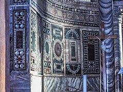 Inlay with nacre tesserae on the apse wall