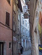 Narrow side street of the Decumanus