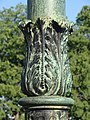 100) Décor d'une colone métallique de la "gloriette" du Jardin des Plantes . C'est l'un des plus anciens bâtiments entièrement métalliques au monde (1788)- 7 juin 2010