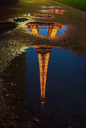 Tour Eifel reflection