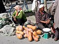 "Khotan-mercado-d36.jpg" by User:File Upload Bot (Colegota)