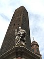 Bologna - Torre della Garisenda e statua a San Petronio