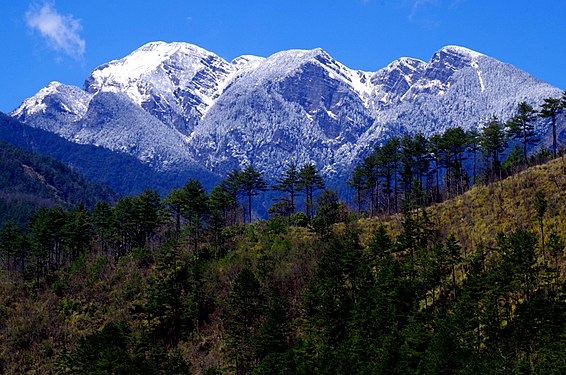 Hsuehshan as seen from Wuling Farm By 庭富 (Ting-fu)