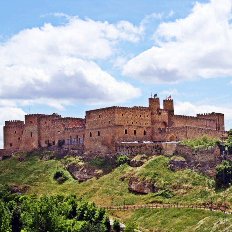 Parador de Sigüenza: el castillo donde dormir con un fantasma