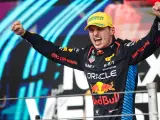 Verstappen en el podio de Interlagos