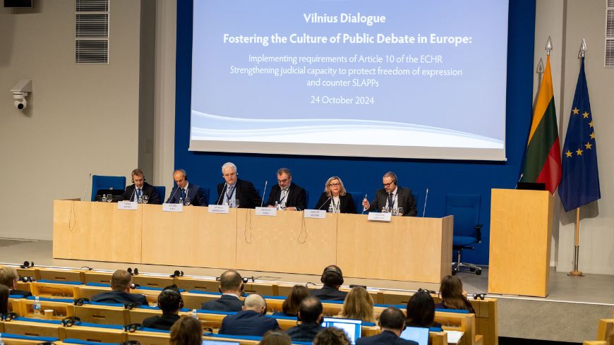 Le « Dialogue de Vilnius » lance un débat public sur la liberté d'expression en Europe