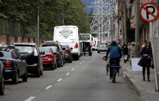 Bogotá ha invertido en movilidad pero siguen los trancones: multas por mal parqueo se han reducido