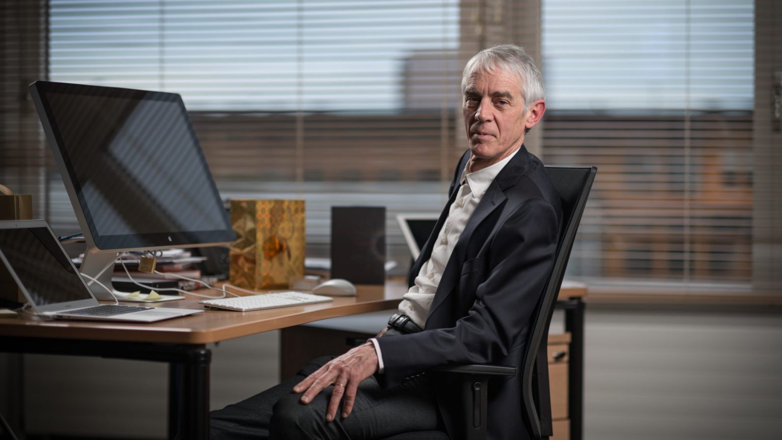 Portrait de Martin Vetterli à son bureau