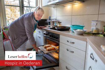 Heidrun Wießner gehört zusammen mit Martina Günther und Sigrid Bonitz zum Küchenteam des Hospizes in Oederan. Dort wird auf Wunsch gekocht. Am beliebtesten sind Eintöpfe und einfache, traditionelle Gerichte.