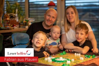 Für Fabian, Papa Ronny mit Söhnchen Eddie und Mama Claudia mit Sohn Christian Schmidt (von links) steht Weihnachten 2023 unter einem besonderen Stern.