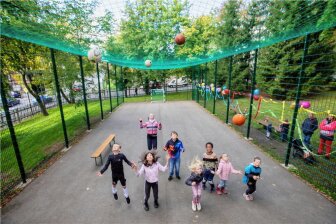 Dank Spendengeld können die Bälle im Plauener Awo Kinder- und Jugendhaus nun wieder hoch fliegen. 