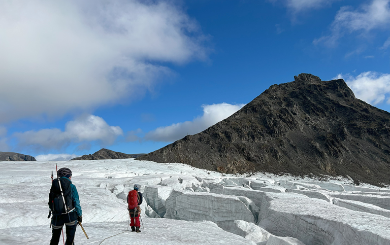 Forskare vid Tarfala forskningsstation på Storglaciären