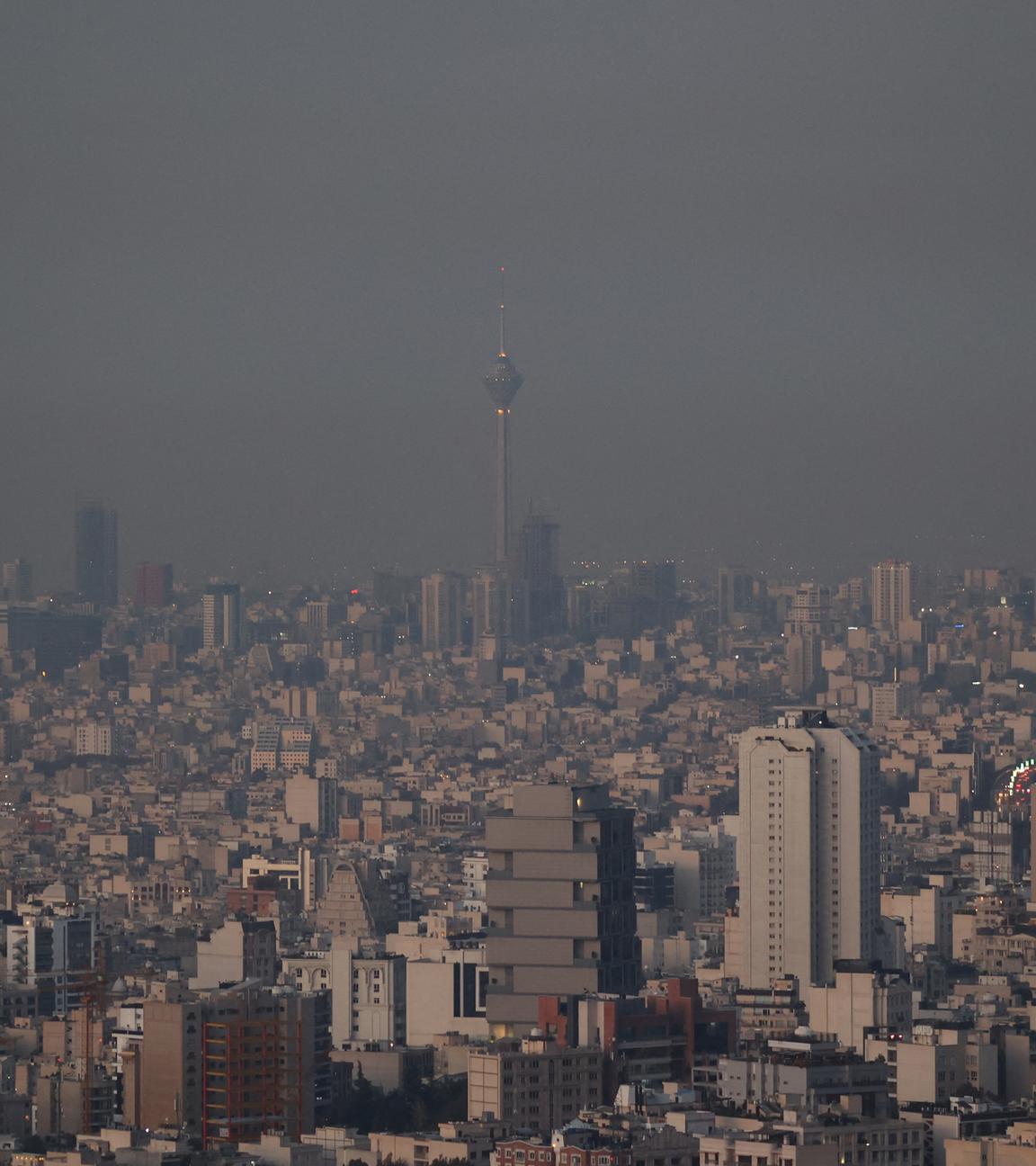 Blick auf Teheran nachdem mehrere Explosionen in der Nähe zu hören waren. 